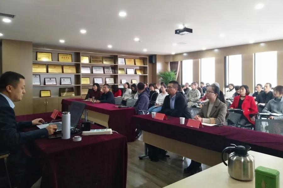 学无止境|中欧官方网站举办法律知识专题培训